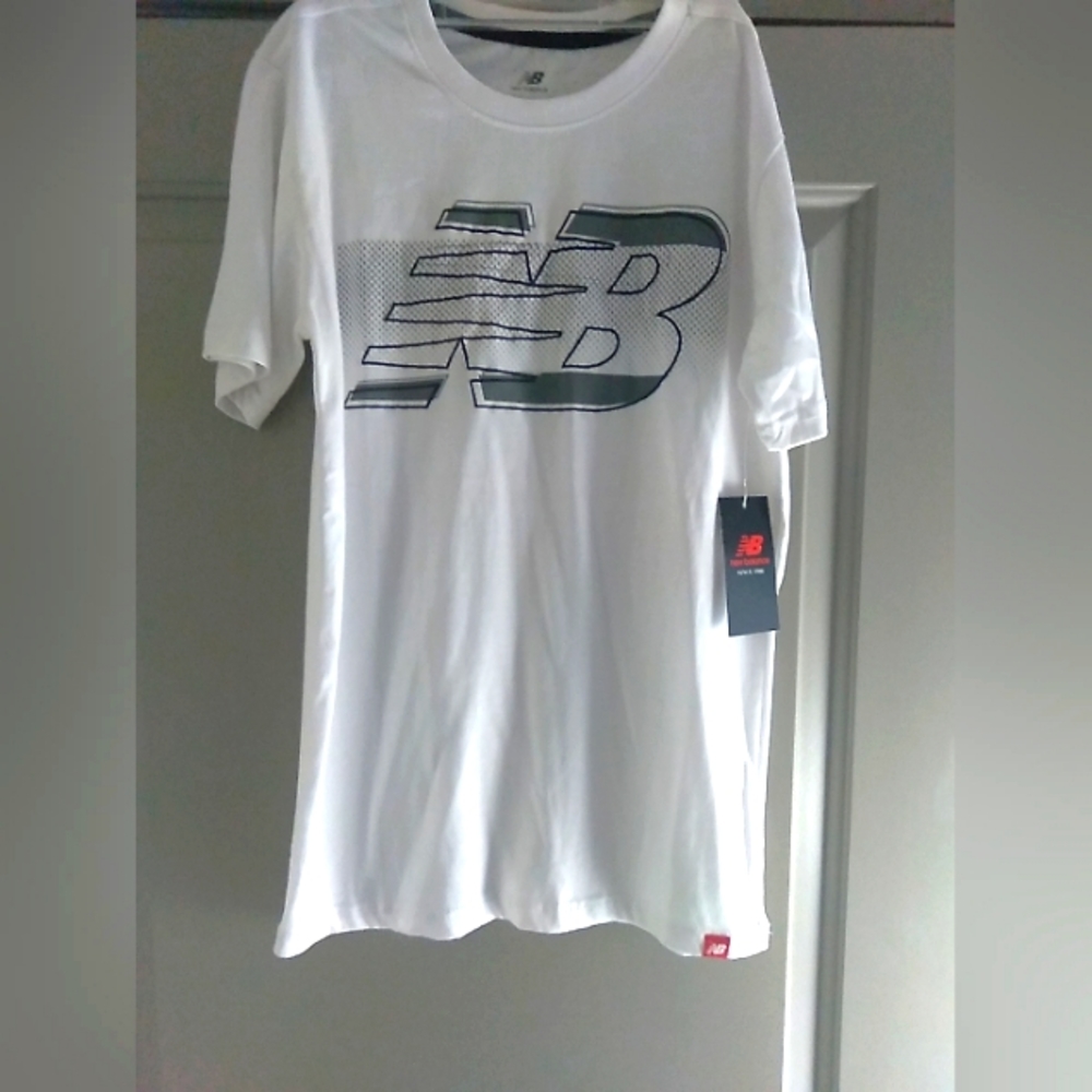 New Balance Boys Logo Size Medium Tee White Black